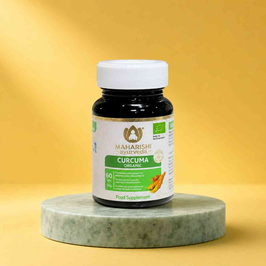 Curcuma Flasche auf goldenem Marmor