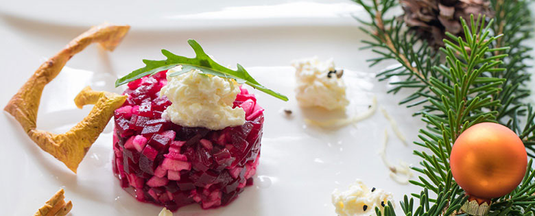 Rote Rüben-Apfeltatar mit Meerrettichschaum