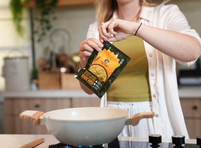 Zubereitung der Gelbe Linsen Multi-Hirse Khichdi in der Küche
